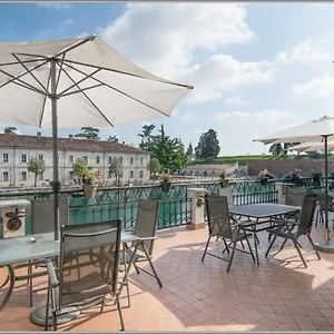 fiori-sullacqua-apartments.hotelinveneto.com/